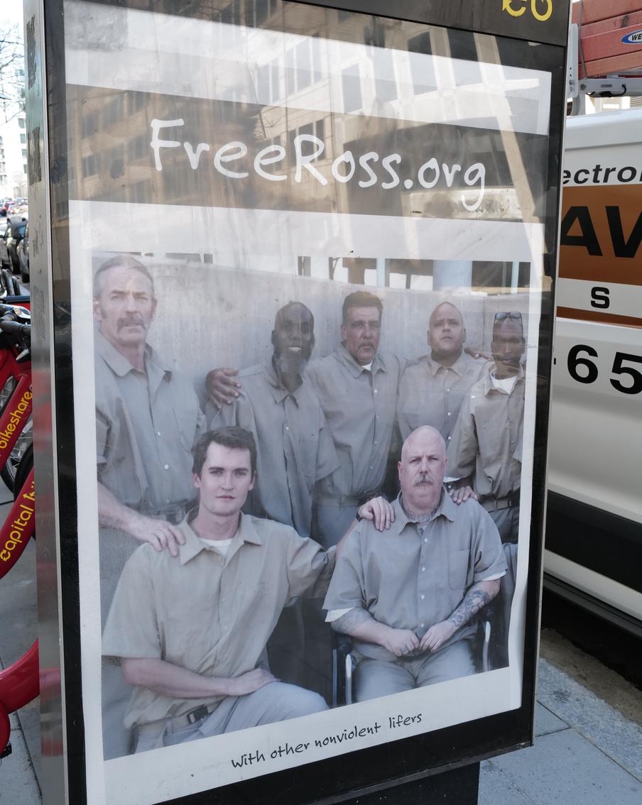 Захватчики Капитолия и владелец анонимной торговой площадки. Каких преступников освободил Трамп в первые дни правления