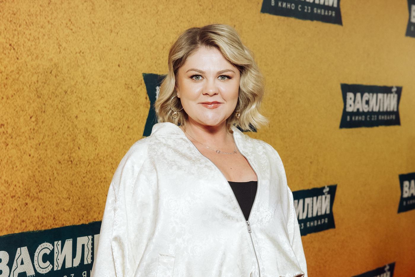 "ДиКаприо – мой краш с детства": Валентина Мазунина рассказала о кумирах и новой комедии "Василий"