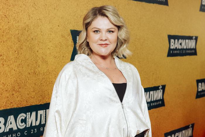 "ДиКаприо – мой краш с детства": Валентина Мазунина рассказала о кумирах и новой комедии "Василий"
