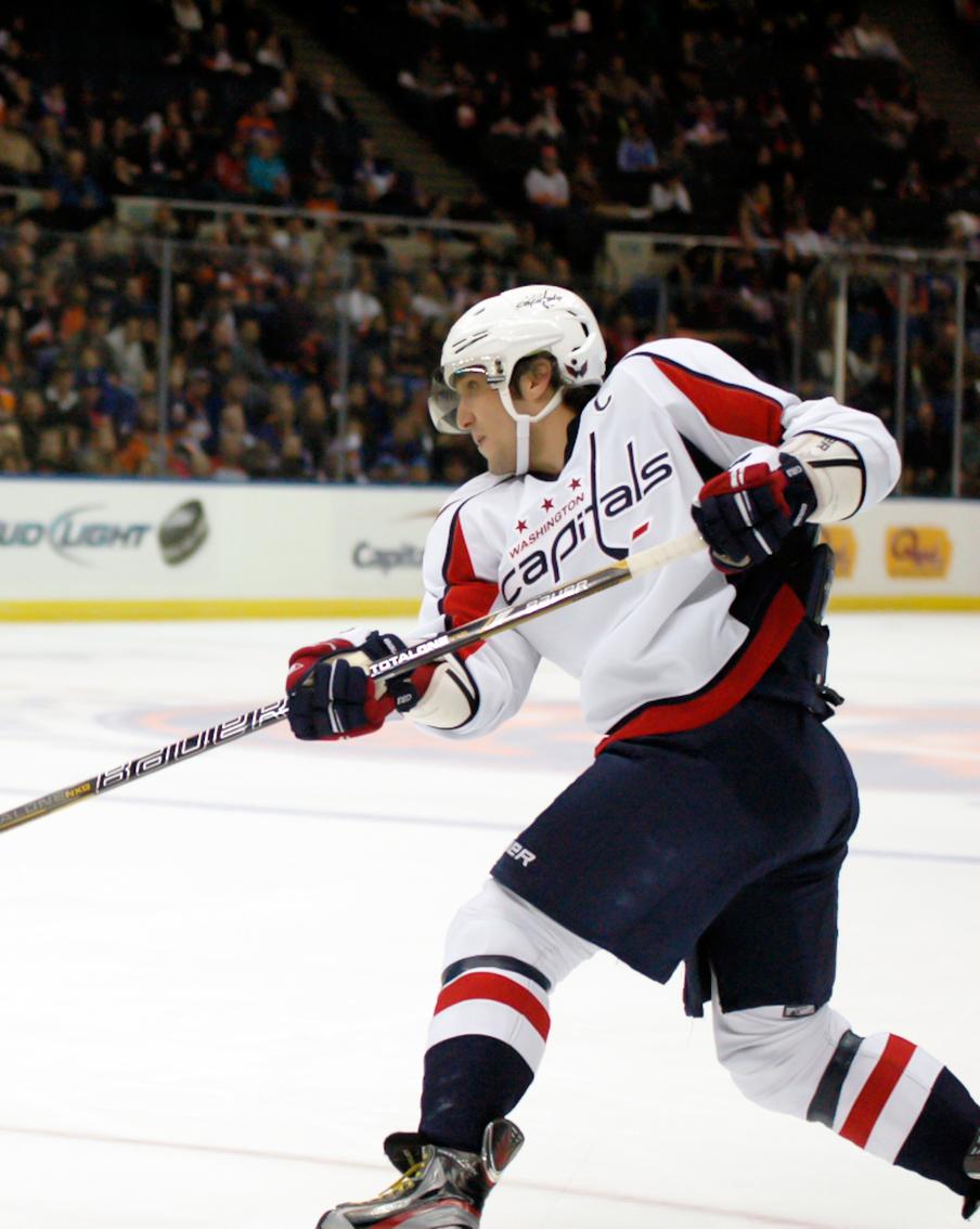 Овечкин забросил 875-ю шайбу в НХЛ и сократил отставание от Гретцки до 19 голов