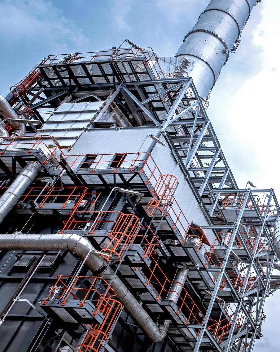 При взрыве нефтебазы в Казахстане пострадали несколько человек