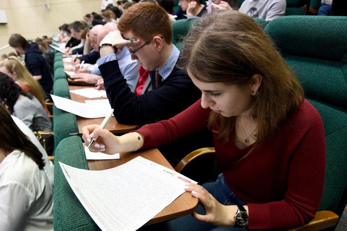 Российские вузы пересмотрели программы вступительных испытаний для предстоящей приёмной кампании