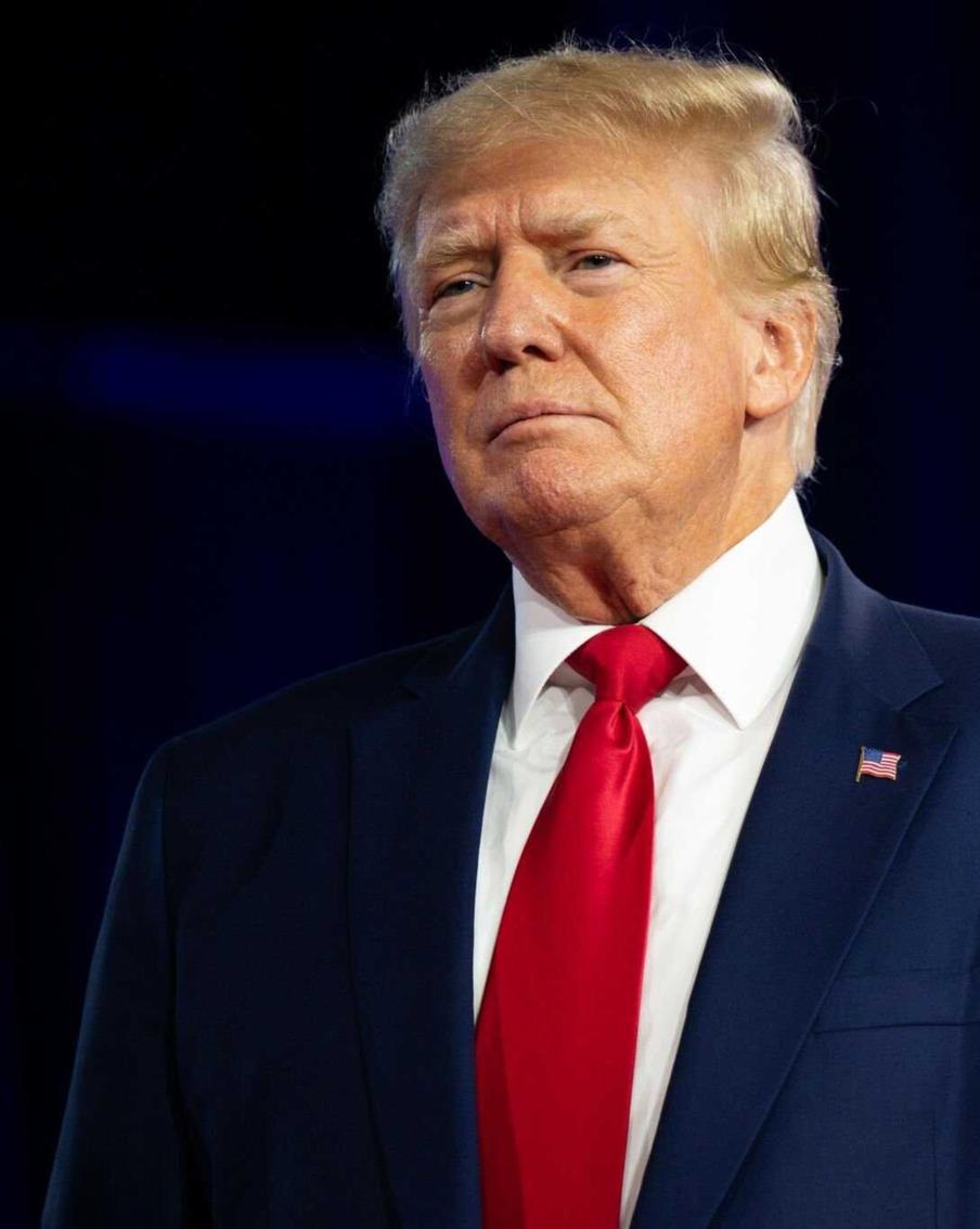 Избранный президент США Дональд Трамп совершил официальный визит в пострадавшую от пожаров Калифорнию