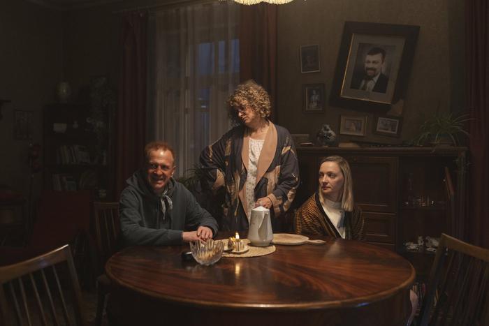 Тимофей Трибунцев оказался очень "дорогим родственником" в новой "коммунальной" комедии