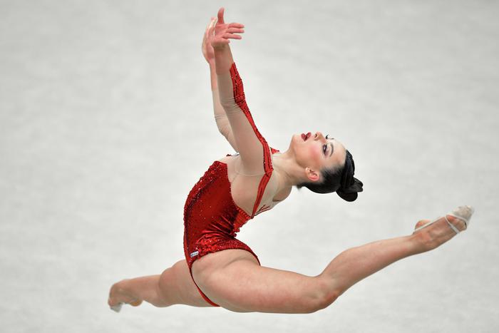 "Ей нужна повторная, уникальная операция": лучшей гимнастке России удалили здоровую часть мениска