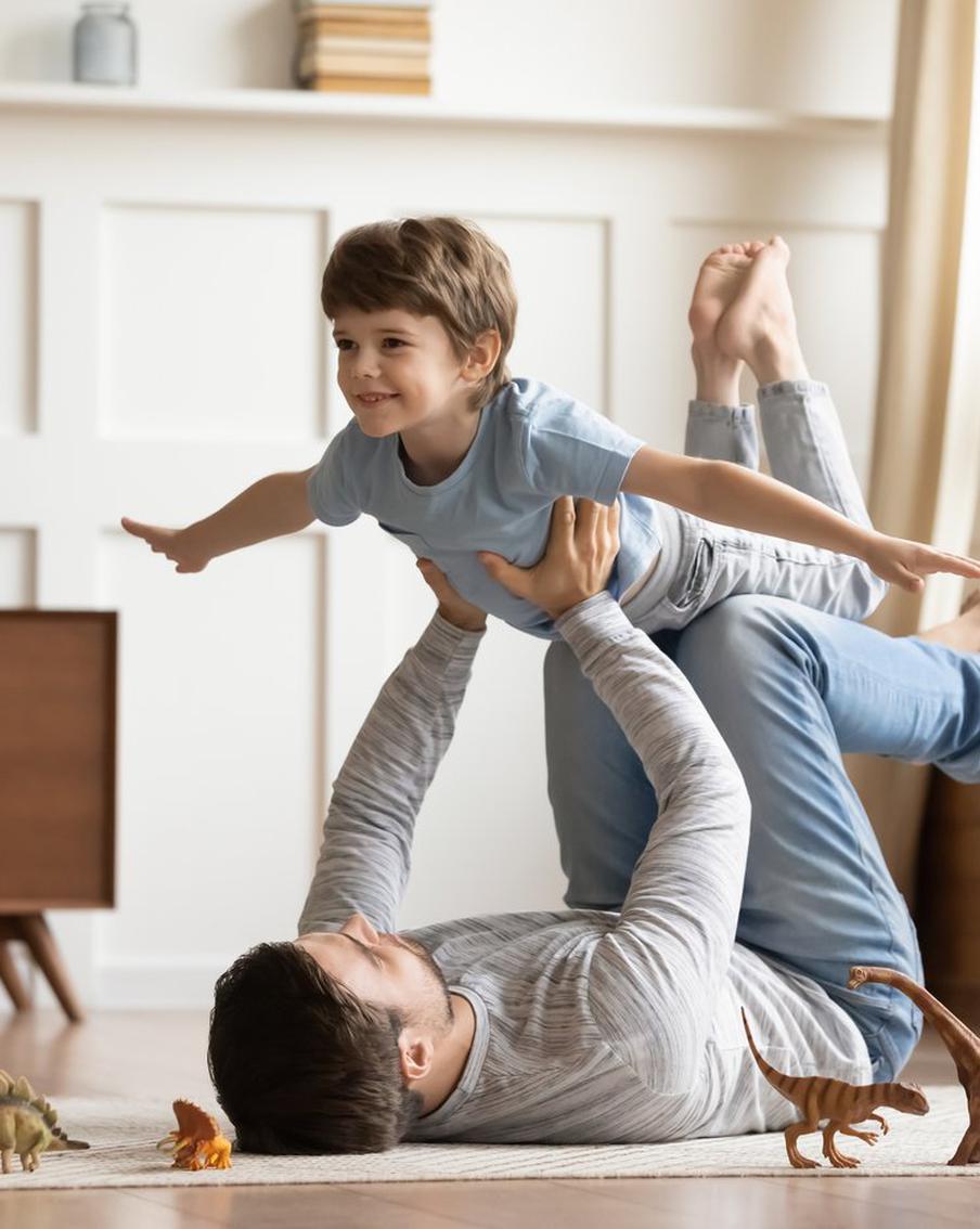 Упражнения помогут сохранить осанку ребёнка – делать нужно на регулярной основе