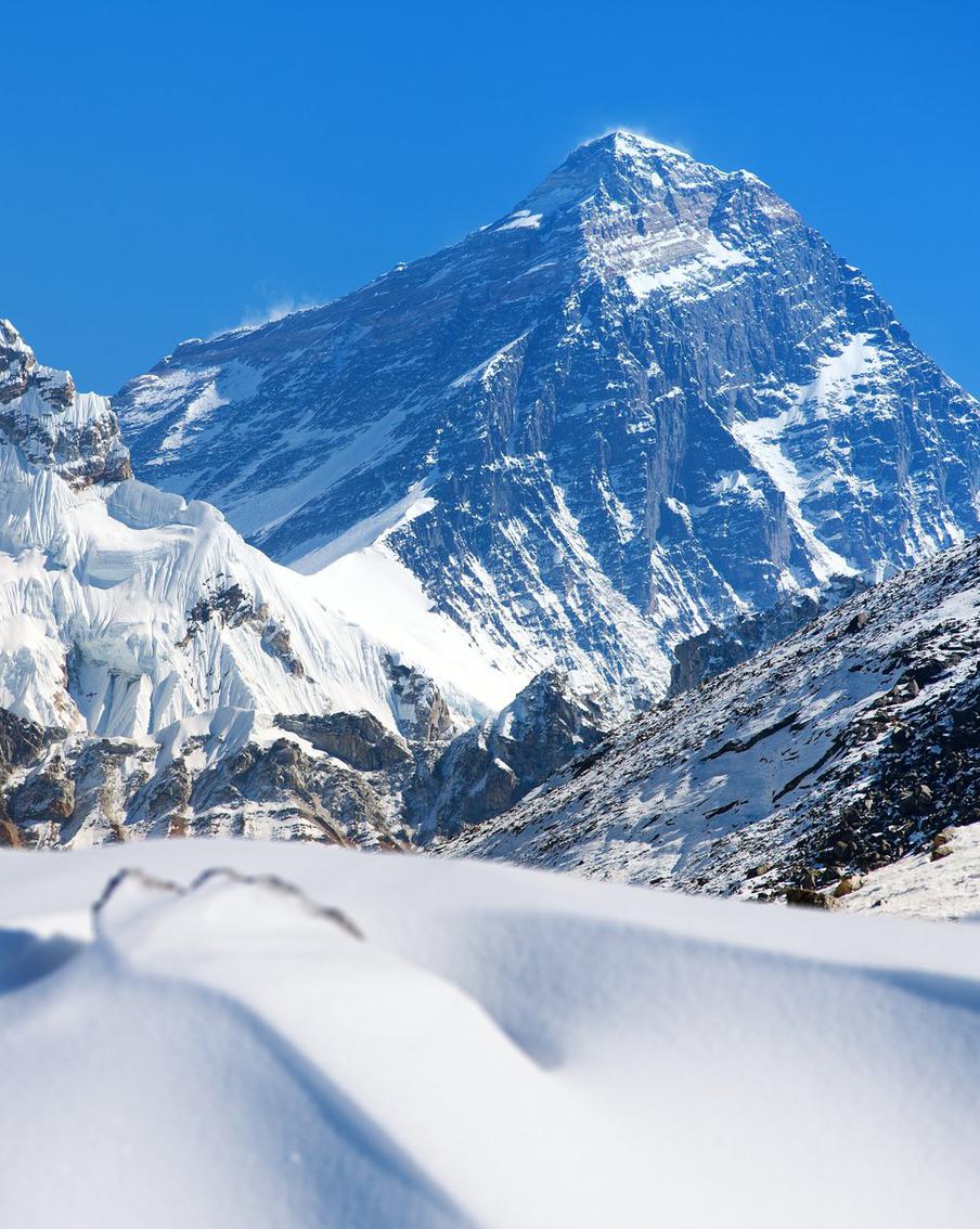 Бывший тренер сборной СССР объяснил, зачем ужесточают правила восхождения на Эверест