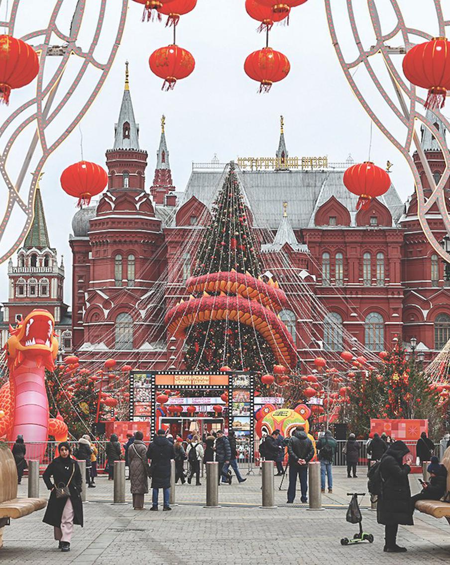 Праздник из Поднебесной освоился в Москве: показываем как прошёл первый день