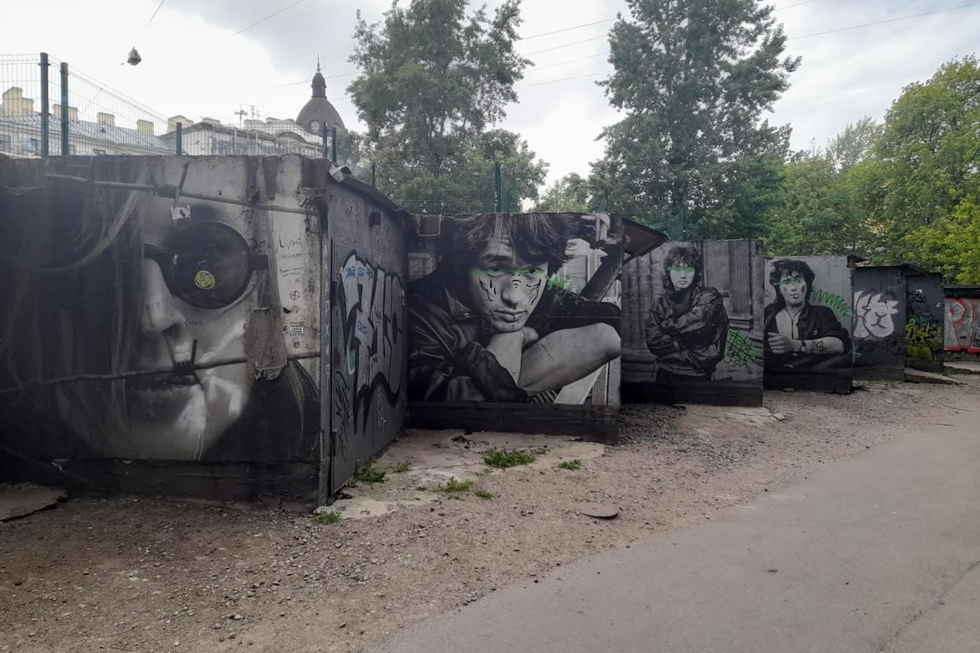 Цоя и Летова разбирают на кирпичи: в Петербурге сносят гаражи с граффити музыкантов