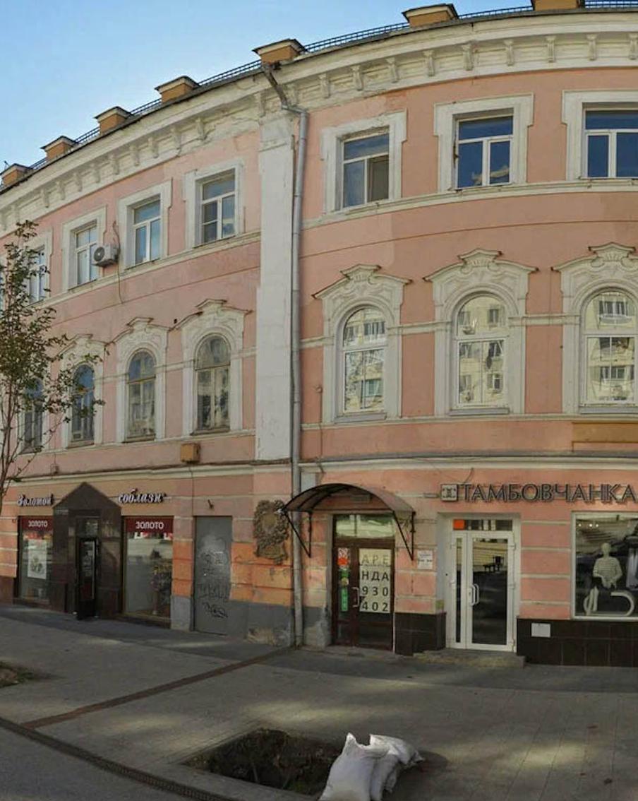 В Саратове бизнесменов будут штрафовать за иностранные вывески. Какие надписи оказались под запретом?