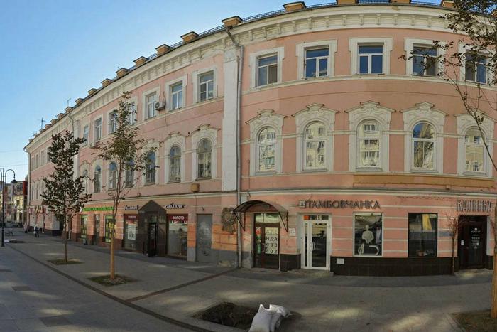 В Саратове бизнесменов будут штрафовать за иностранные вывески. Какие надписи оказались под запретом?