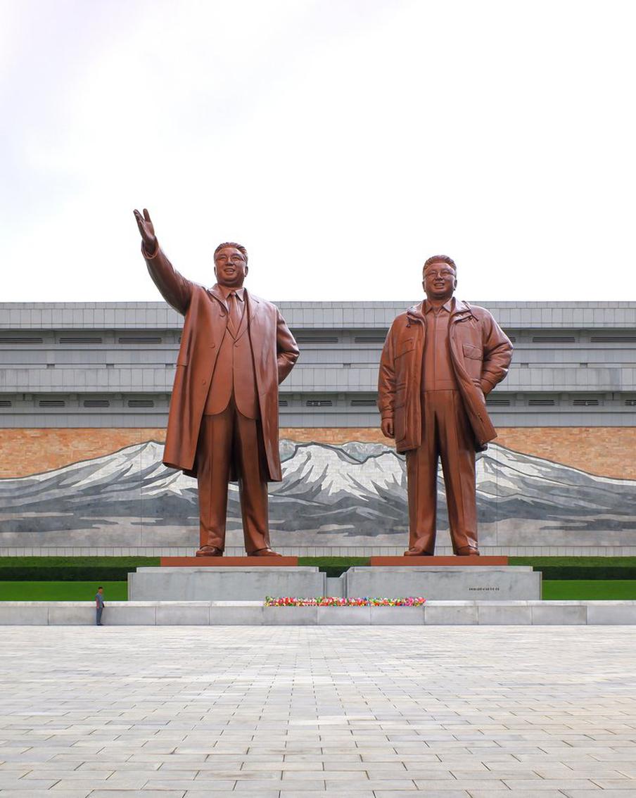 Ким Чен Ын отчитал партийцев за распитие алкоголя и аморальное поведение