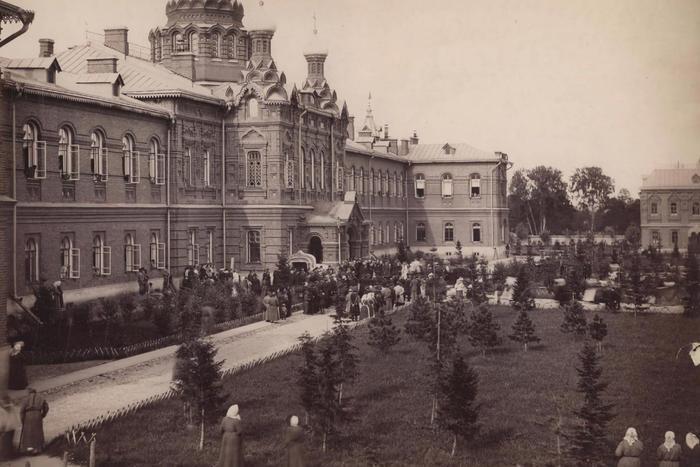 Могила Бахрушиных замурована сто лет – потомки знаменитых купцов ищут склеп