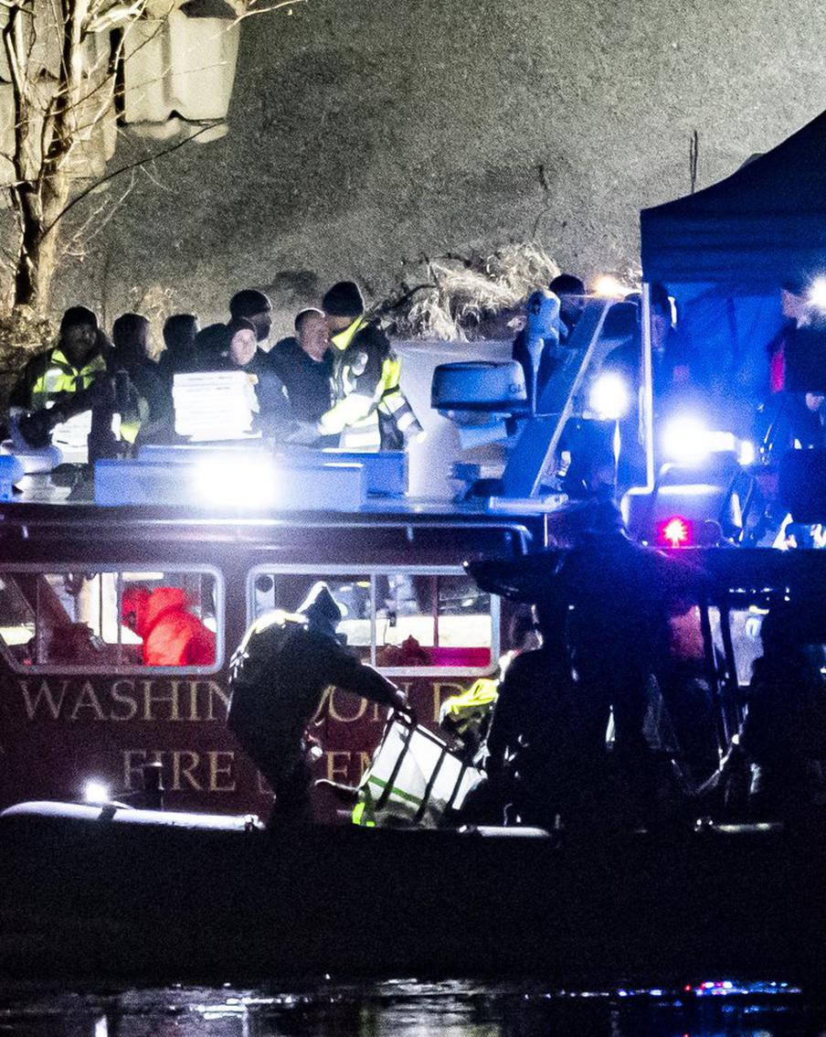 Ледяная вода, плохая видимость и искорёженные судна: эксперт рассказал, почему водолазам в Вашингтоне будет сложно