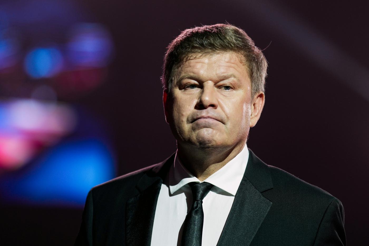 Губерниев об отъезде Большунова в Европу: "Либо трусы надеть, либо крестик снять"