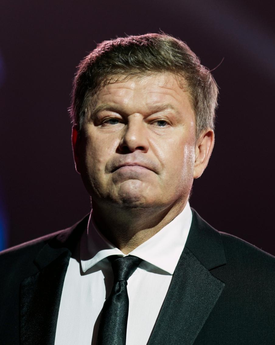 Александр Большунов уехал в Европу для тренировок: реакция Губерниева