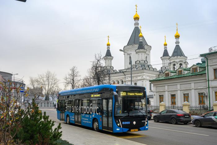 Максим Ликсутов рассказал о росте популярности поездок на электробусах за прошедший год
