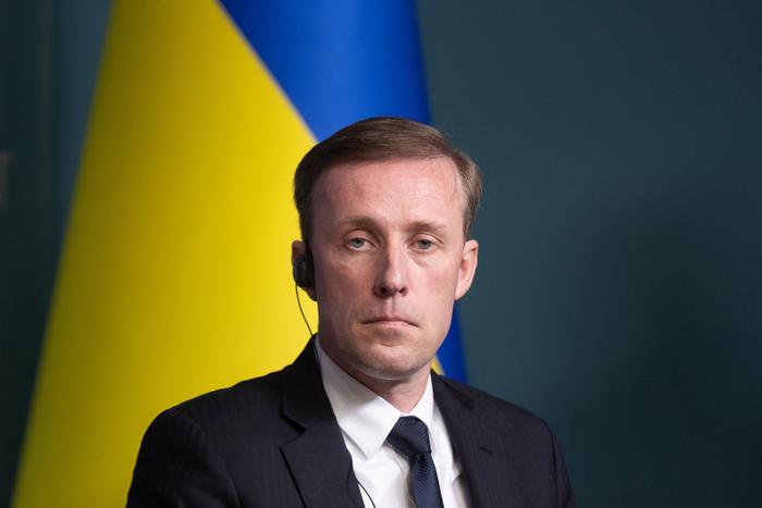 Новая американская администрация должна сделать конфликт на Украине затратным для России, чтобы принудить её к миру