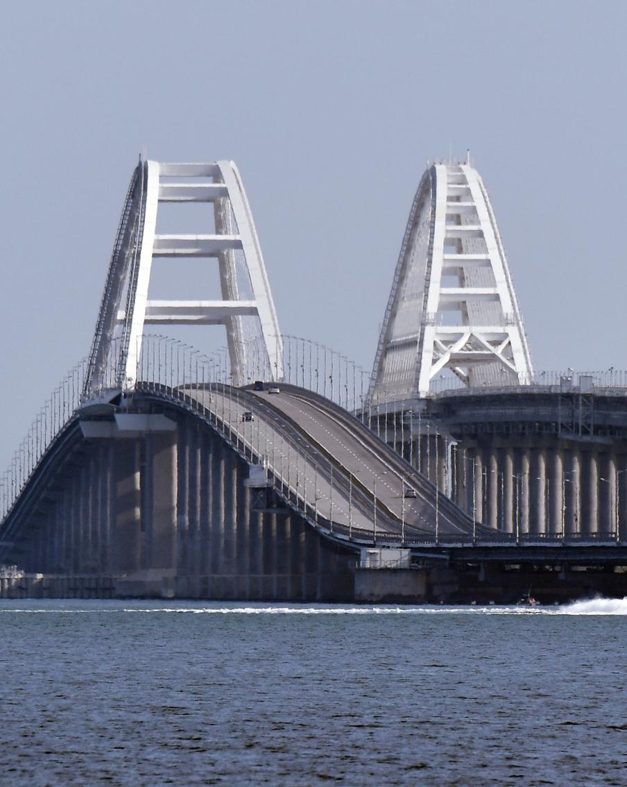 Движение по Крымскому мосту восстановлено после введения на нём ограничительных мер