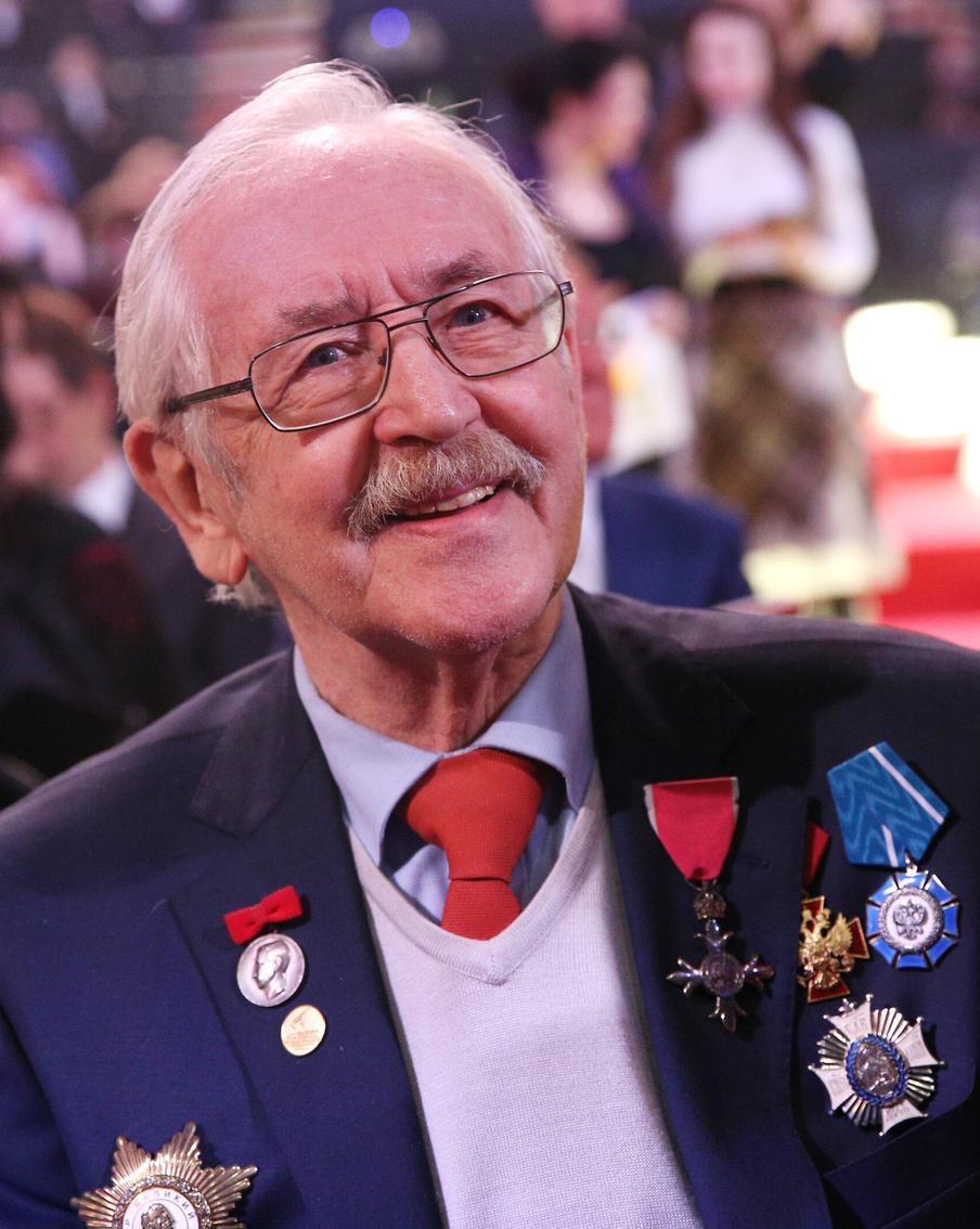 Близкие актёра Василия Ливанова опровергли информацию о его переводе в реанимацию