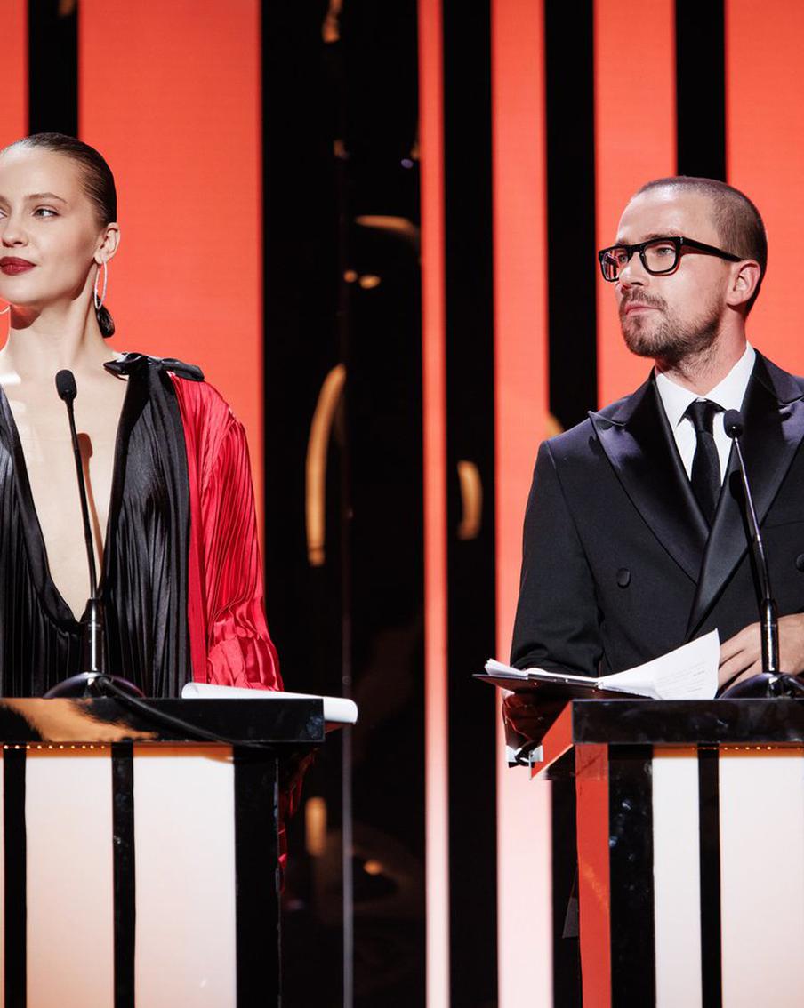 Нужно ли орлу раздвоиться и почему у Александра Петрова прошёл мороз по коже: на "Мосфильме" наградили победителей кинопремии "Золотой орёл" за 2024 год