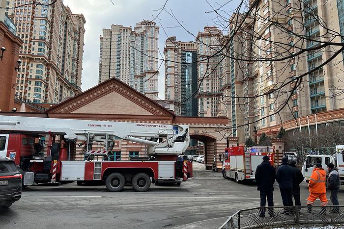 ТАСС: в Москве в ЖК "Алые паруса" из-за хлопка погиб человек