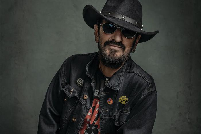 Ринго Старр через полвека возвращается к жанру кантри. О своём новом студийном альбоме Look Up он рассказал Metro