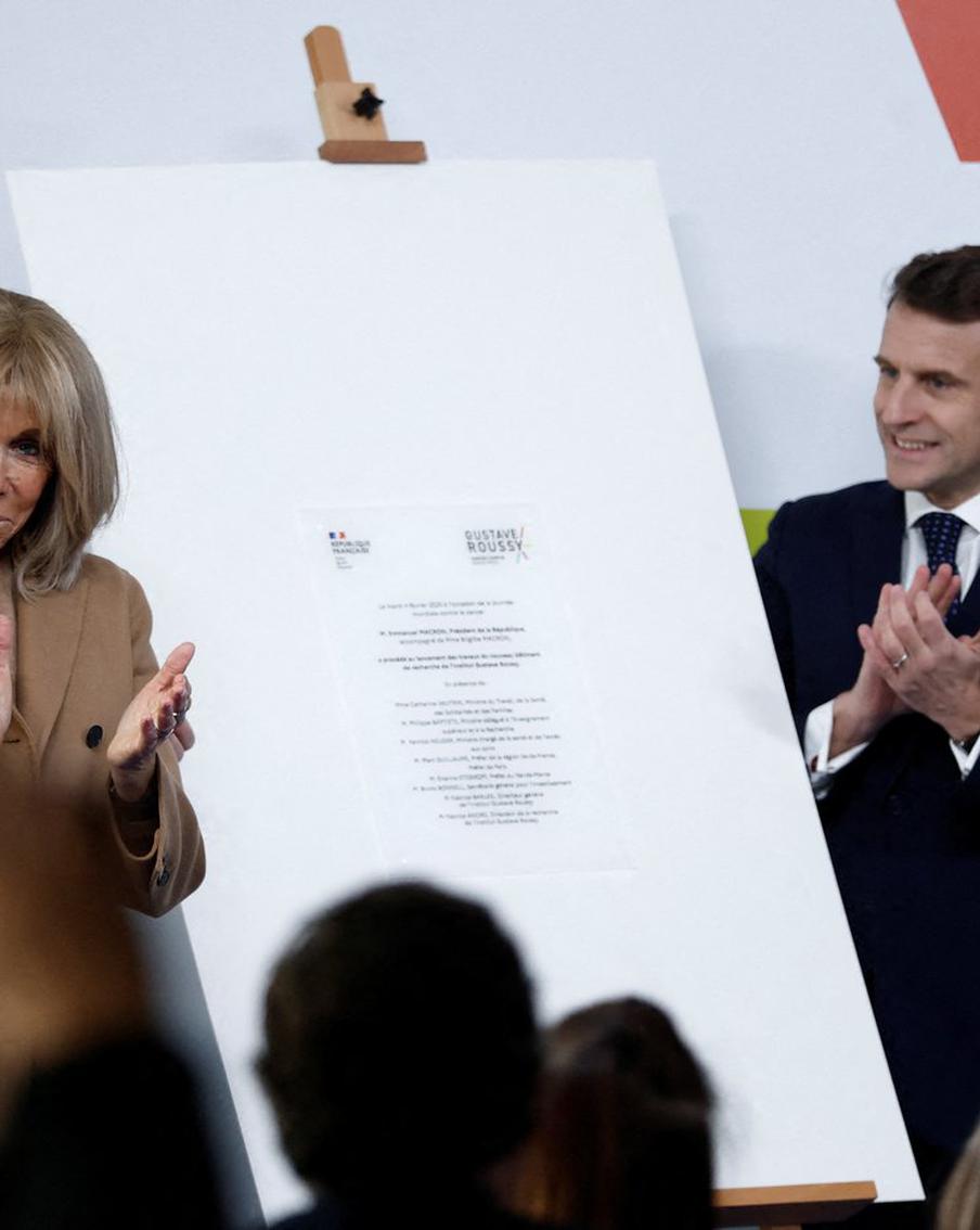 Журналистка, назвавшая жену Макрона мужчиной, подаст на первую леди Франции в суд