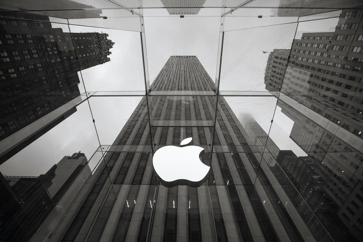 Bloomberg: Apple покажет новый бюджетный iPhone SE на следующей неделе