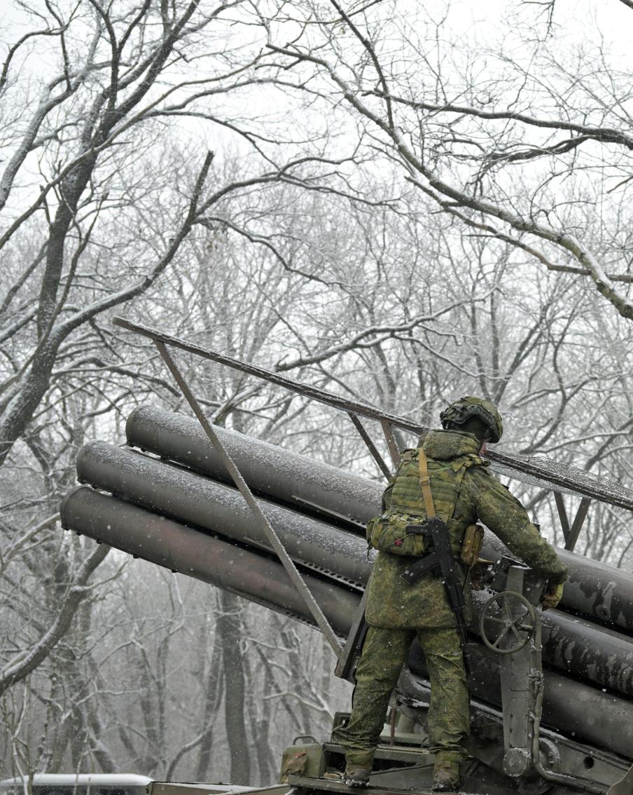 Россия взяла под контроль Дзержинск, в США критикуют Байдена: хроника очередных событий украинского кризиса