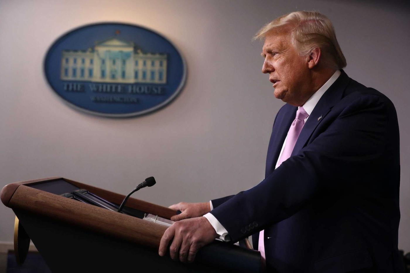 Президент США Дональд Трамп заявил Зеленскому, что никто больше не воспользуется США