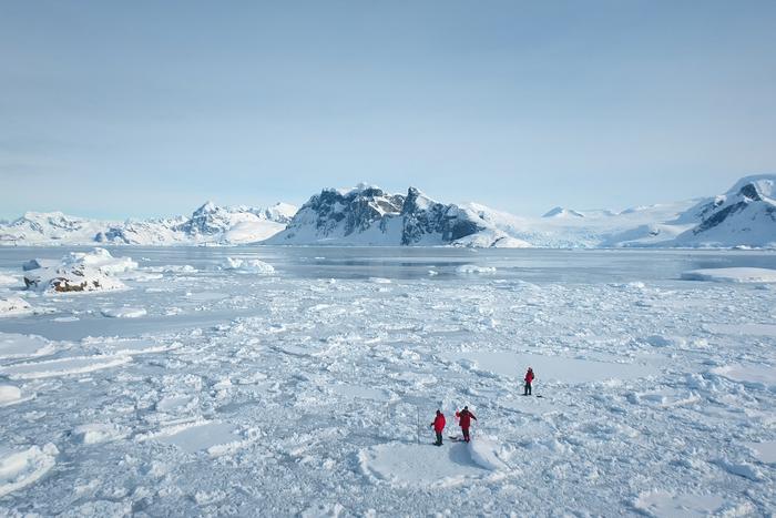 Следы микропластика впервые обнаружены в образцах снега из наиболее отдалённых районов Антарктиды