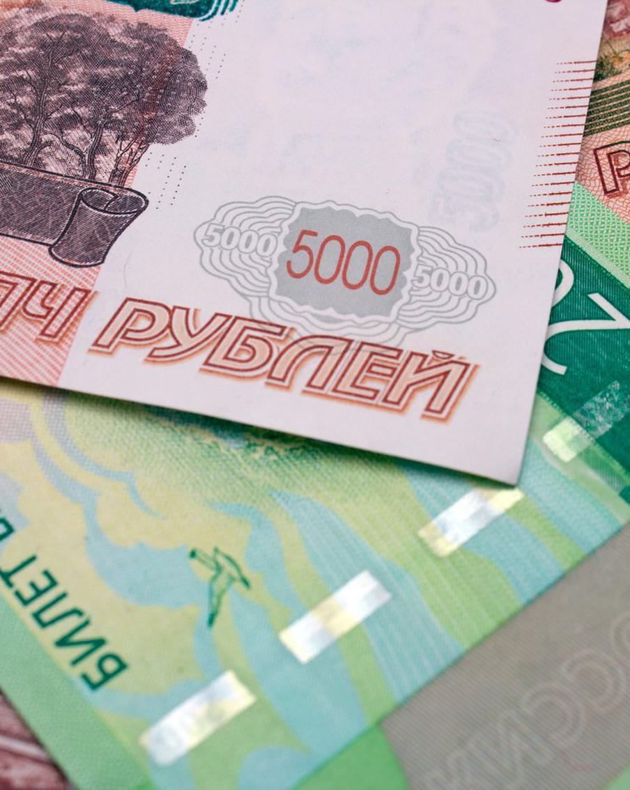 Российские банки начали снижать ставки по открытым гражданами рублёвым вкладам