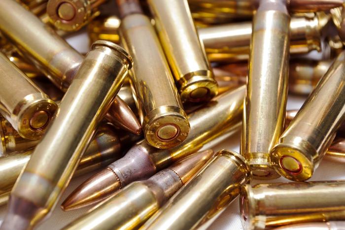 "Известия" узнали о вымогательстве денег у сотрудников Климовского патронного завода