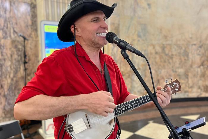 Максим Ликсутов рассказал о том, какие необычные инструменты покажут в седьмом сезоне проекта "Музыка в метро"