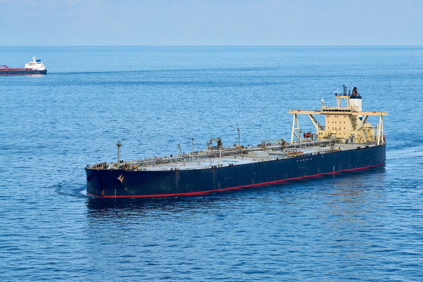 Власти района Сахалина, где на мель село китайское грузовое судно готовятся к возведению боновых сооружений