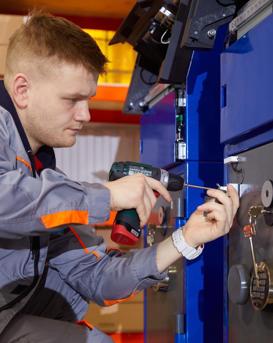 Отечественные банкоматы легко пополнить, трудно воспроизвести и невозможно поцарапать