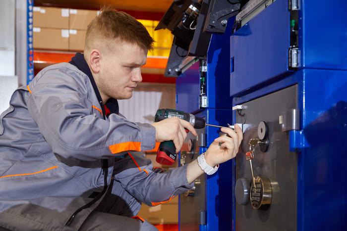 Отечественные банкоматы легко пополнить, трудно воспроизвести и невозможно поцарапать