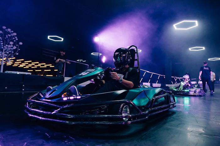 Мальчишки и машинки: кто самый скоростной картингист среди московских блогеров