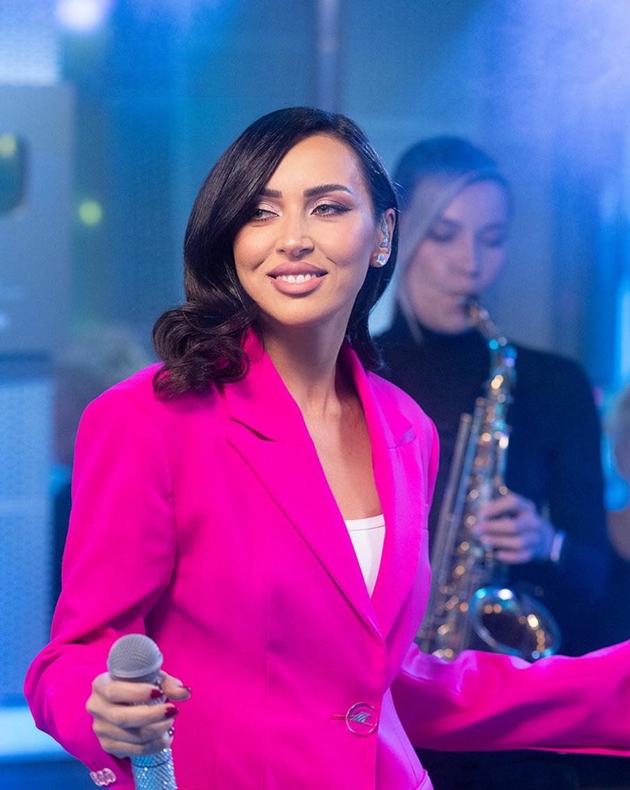 После развода Алсу решила удивлять: она осваивает стрельбу из винтовки