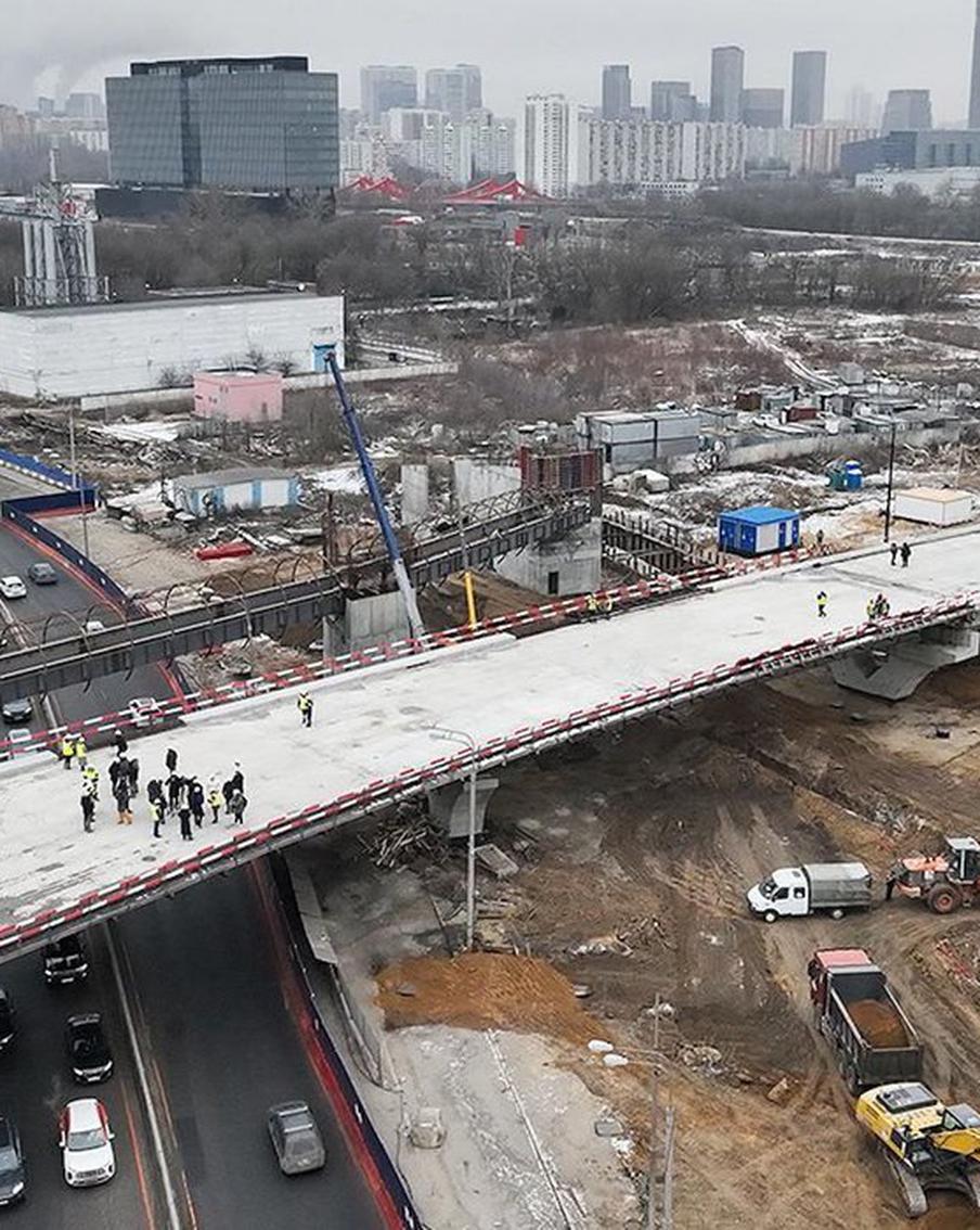 Собянин: Путепровод через СЗХ у Новозаводской улицы будет достроен в 2026 году
