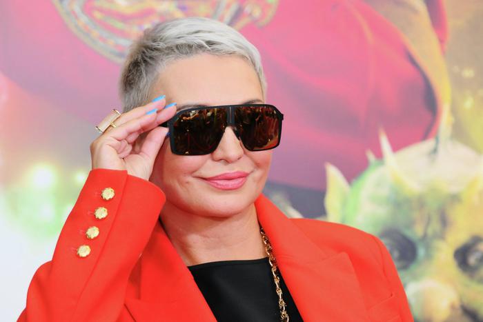 Ваенга и Катя Лель стали заслуженными артистками России