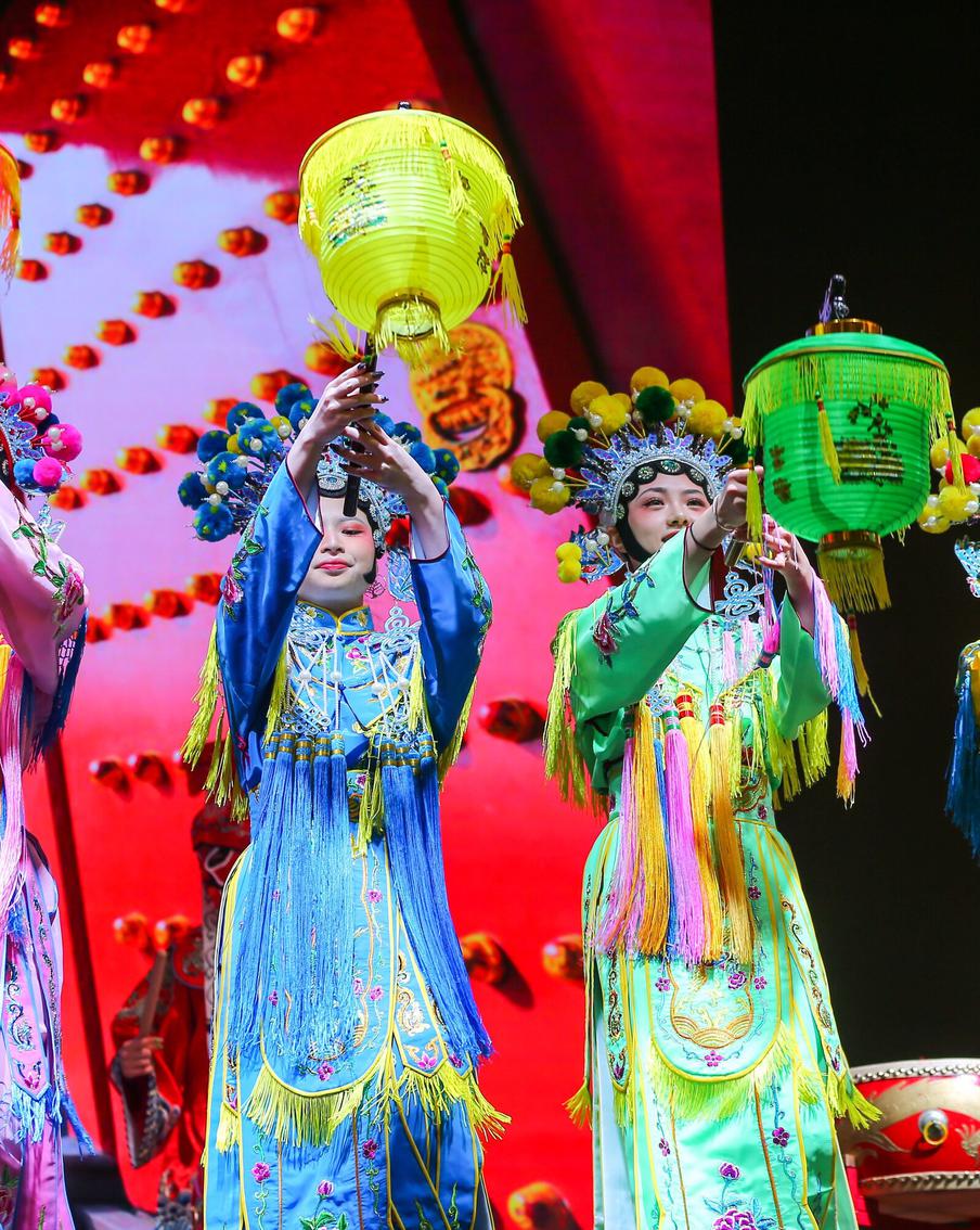 Афиша на 12 февраля: изучаем кареты и провожаем китайский Новый год