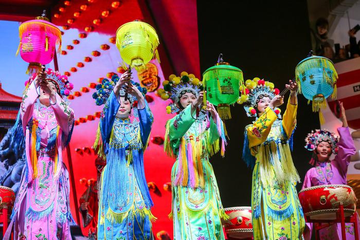 Афиша на 12 февраля: изучаем кареты и провожаем китайский Новый год