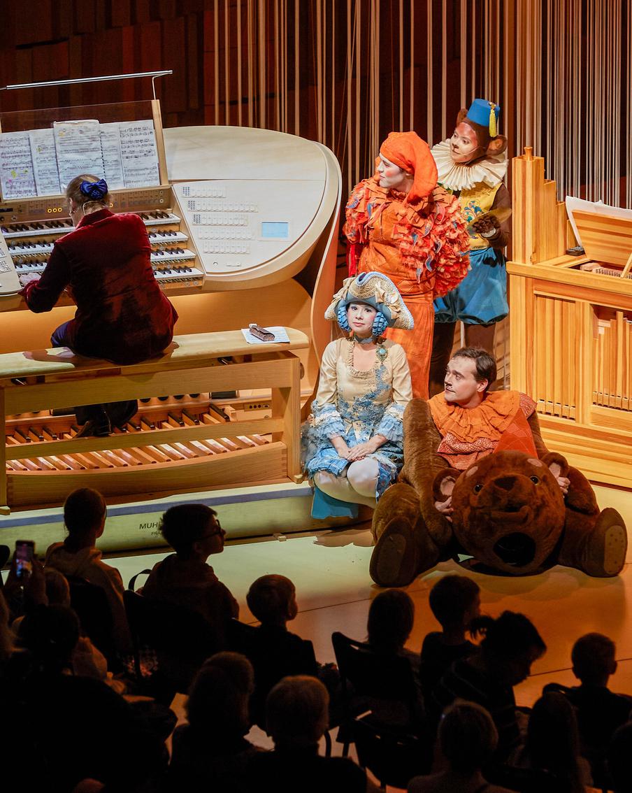 Худрук проекта "Зал "Зарядье" — детям" дал музыкальные советы родителям