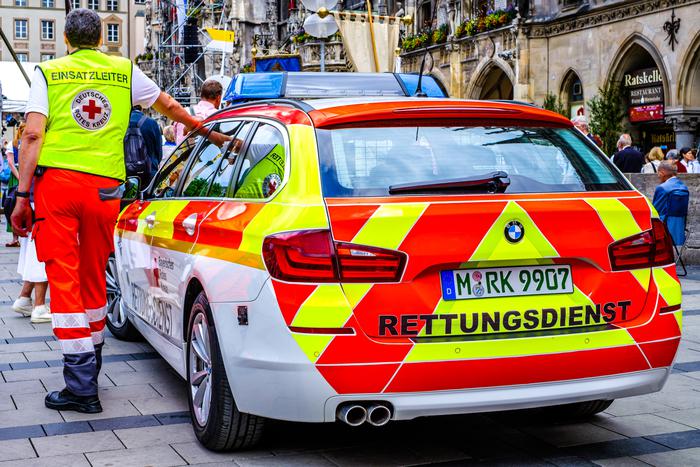 Инцидент в Мюнхене: автомобиль въехал в толпу протестующих