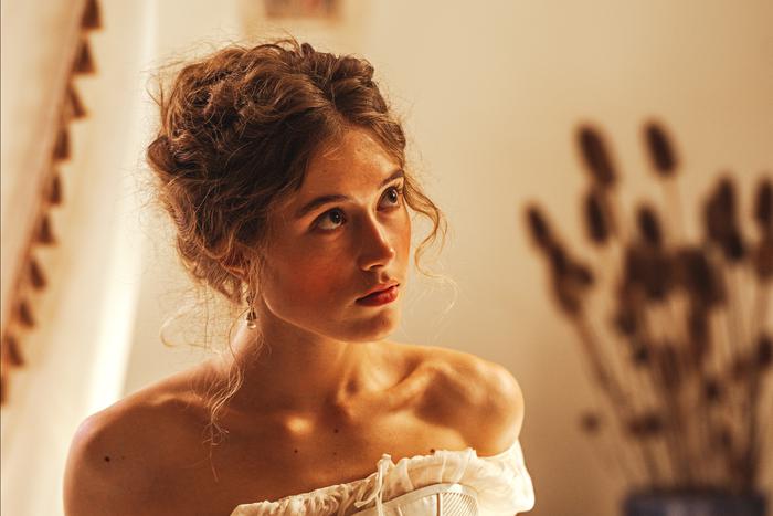 "Я точно не могу осуждать Наталью": сыгравшая жену Пушкина Алёна Долголенко рассказала о своей роли