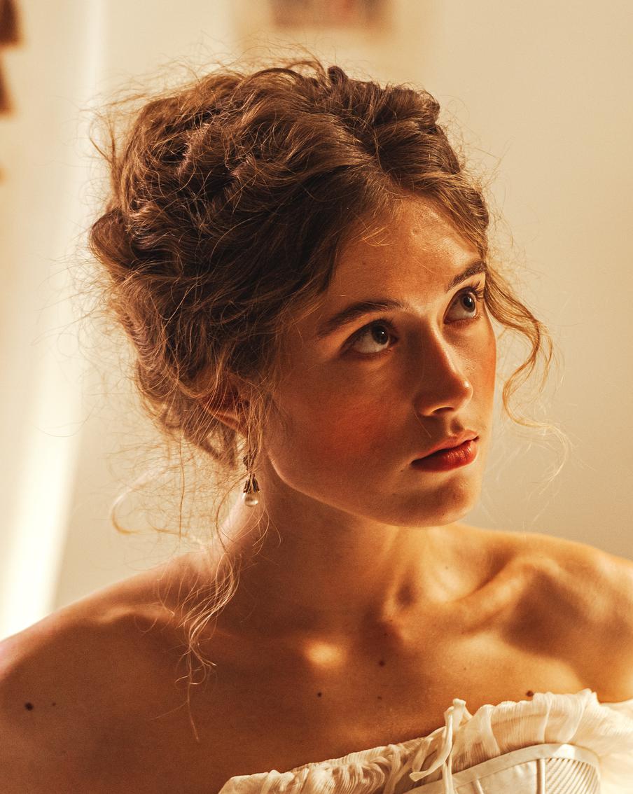 "Я точно не могу осуждать Наталью": сыгравшая жену Пушкина Алёна Долголенко рассказала о своей роли