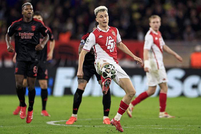 "Монако" и "Милан" не потеряли шансов: кто выйдет в плей-офф Лиги чемпионов