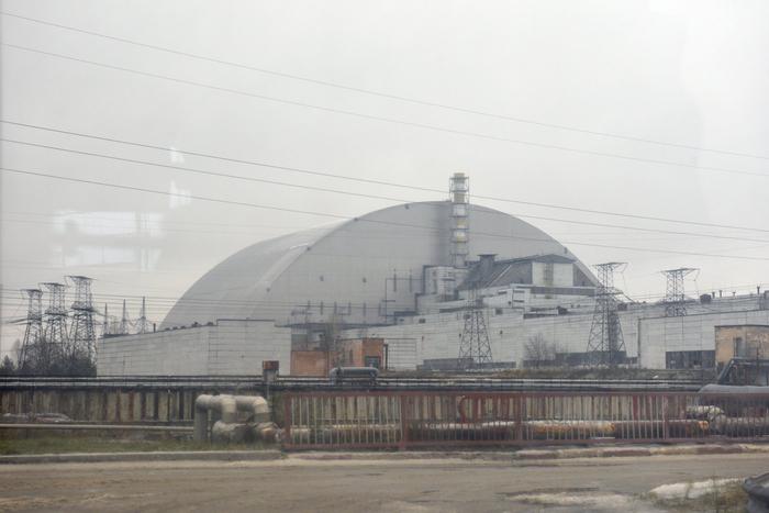 По саркофагу Чернобыльской АЭС ударил дрон